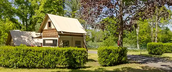 Location vacances insolites en bord de rivière dans les Pyrénées Atlantiques